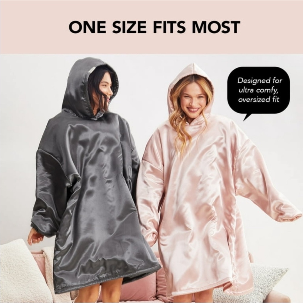 Pink Kitsch robe NWT in plastic. Never opened